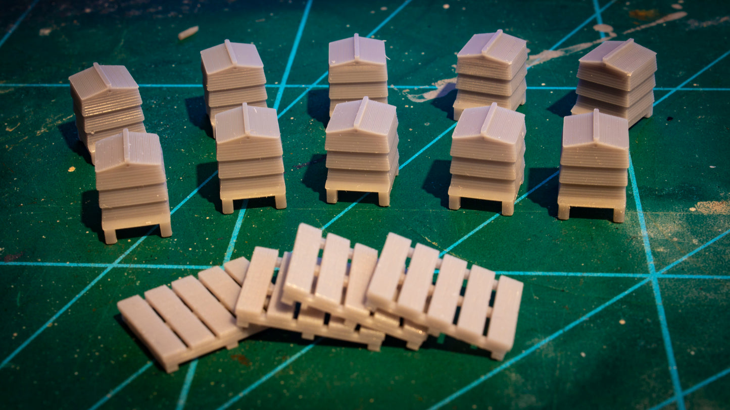 OO Gauge Bee Hives (10) with wooden pallets (4)
