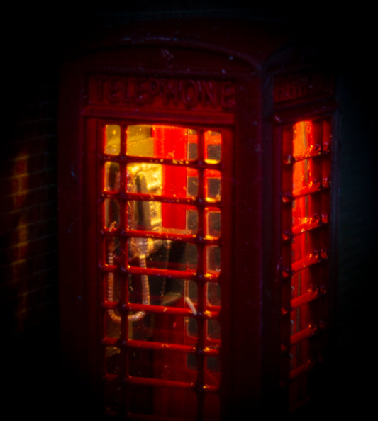 OO Gauge Traditional Phone Box with LED lighting