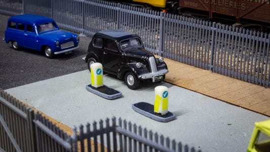 OO, TT & N Gauge Keep Left Road Island Bollards