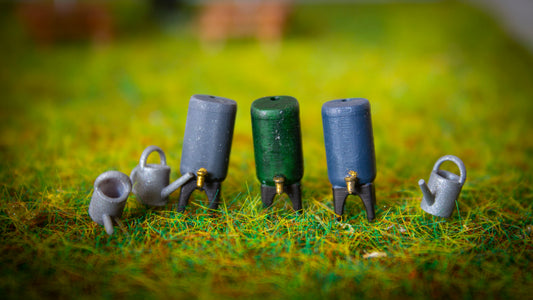 OO Gauge Garden Water Butts and Watering cans