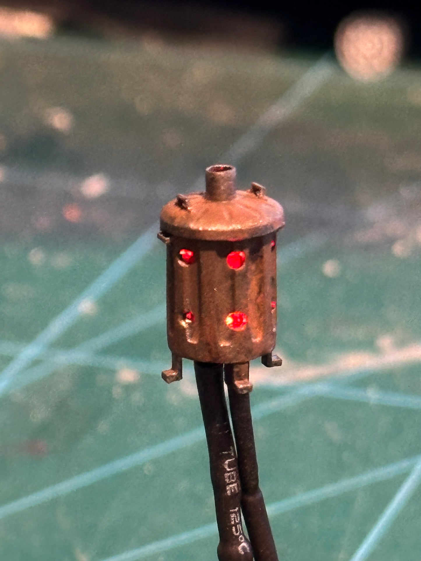 OO Gauge Garden Incinerator Bin with 12V flickering LED