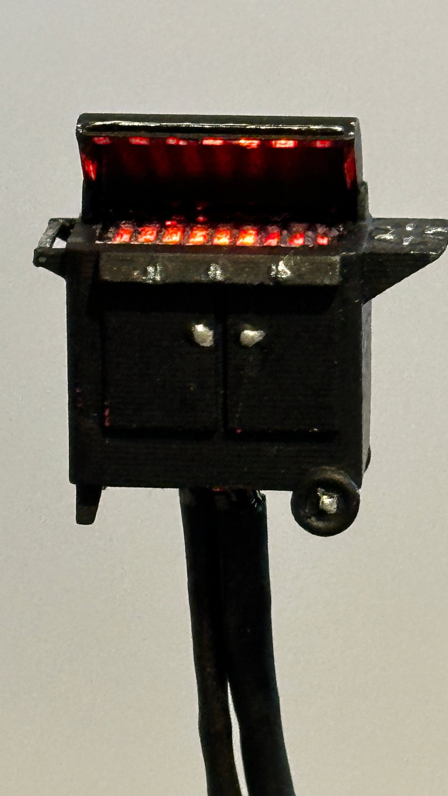 OO Gauge Gas BBQ with 12V Flickering LED