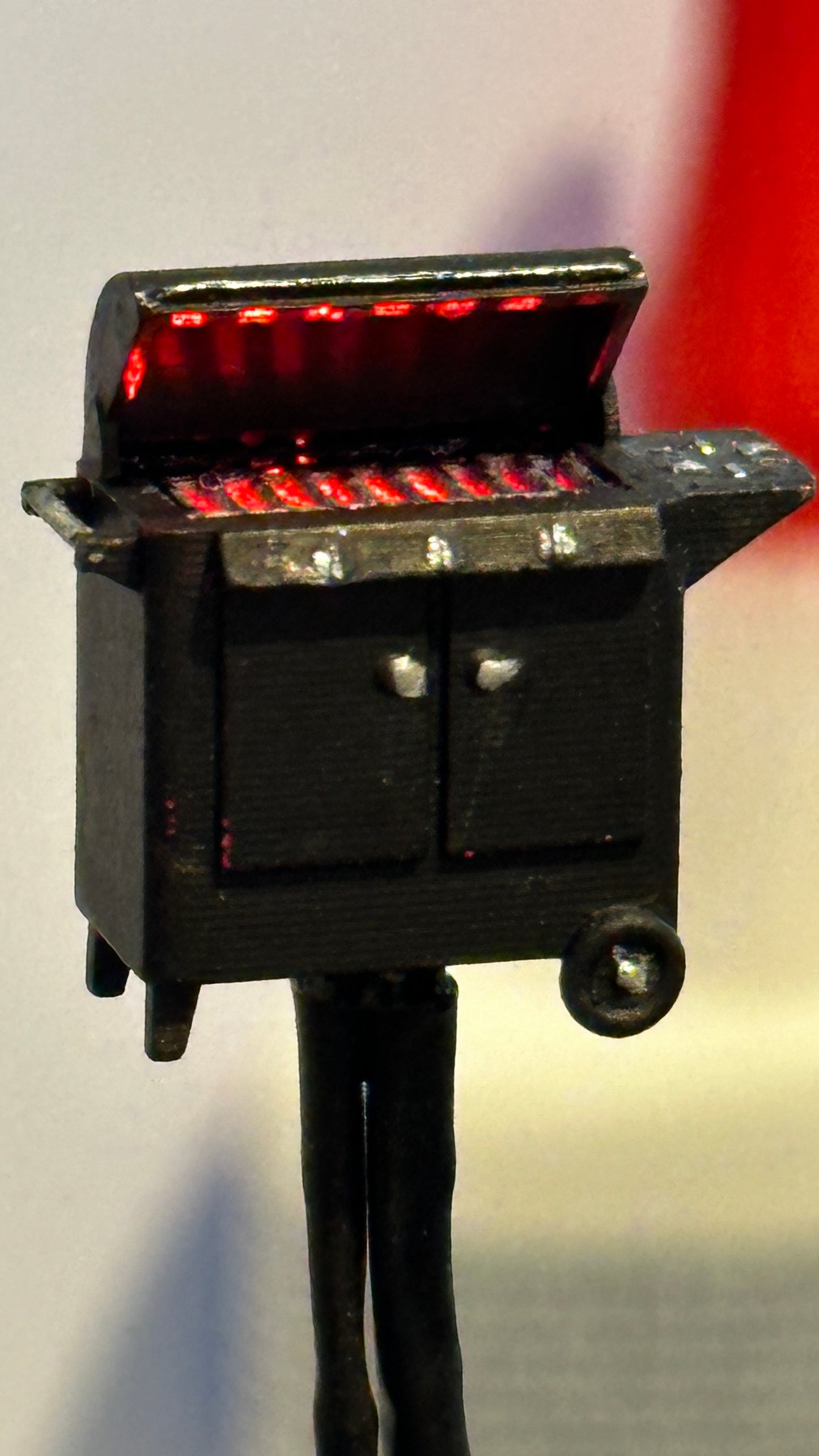 OO Gauge Gas BBQ with 12V Flickering LED