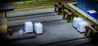 OO, TT & N Gauge IBC, 750Ltr & 1000Ltr with pallet's and decal labels. Pack of 4 (2 ea)