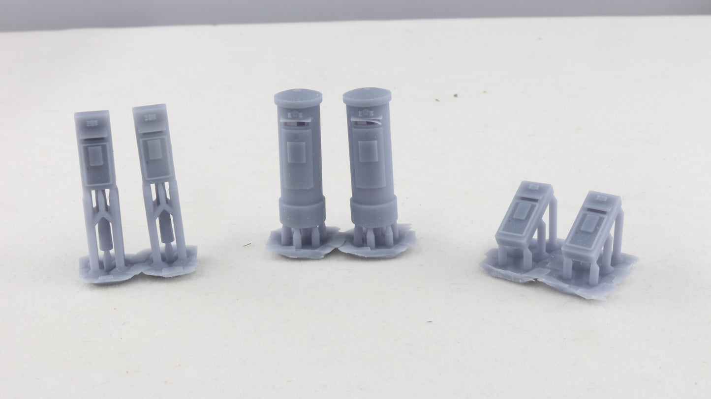 OO, TT & N GAUGE Post Boxes, three styles. Pack of six, two of each style.