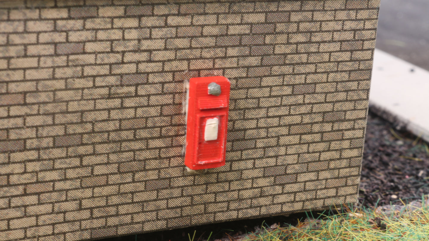 OO, TT & N GAUGE Post Boxes, three styles. Pack of six, two of each style.