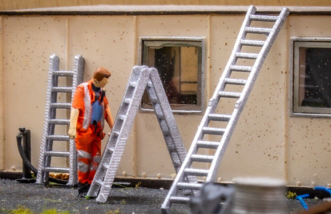 OO Gauge Folding Step Ladders (Pack Of 3)